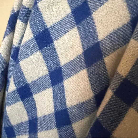 Women’s Blue and Tan plaid fringed open front poncho kimono shrug. - Picture 4 of 5